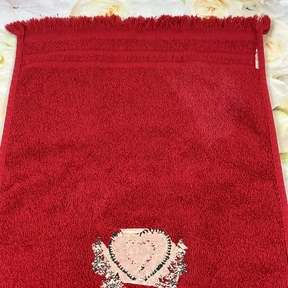 Vintage Hand Towels Christmas Kitchen Heart Wreath Embroidered Leshner Mills USA